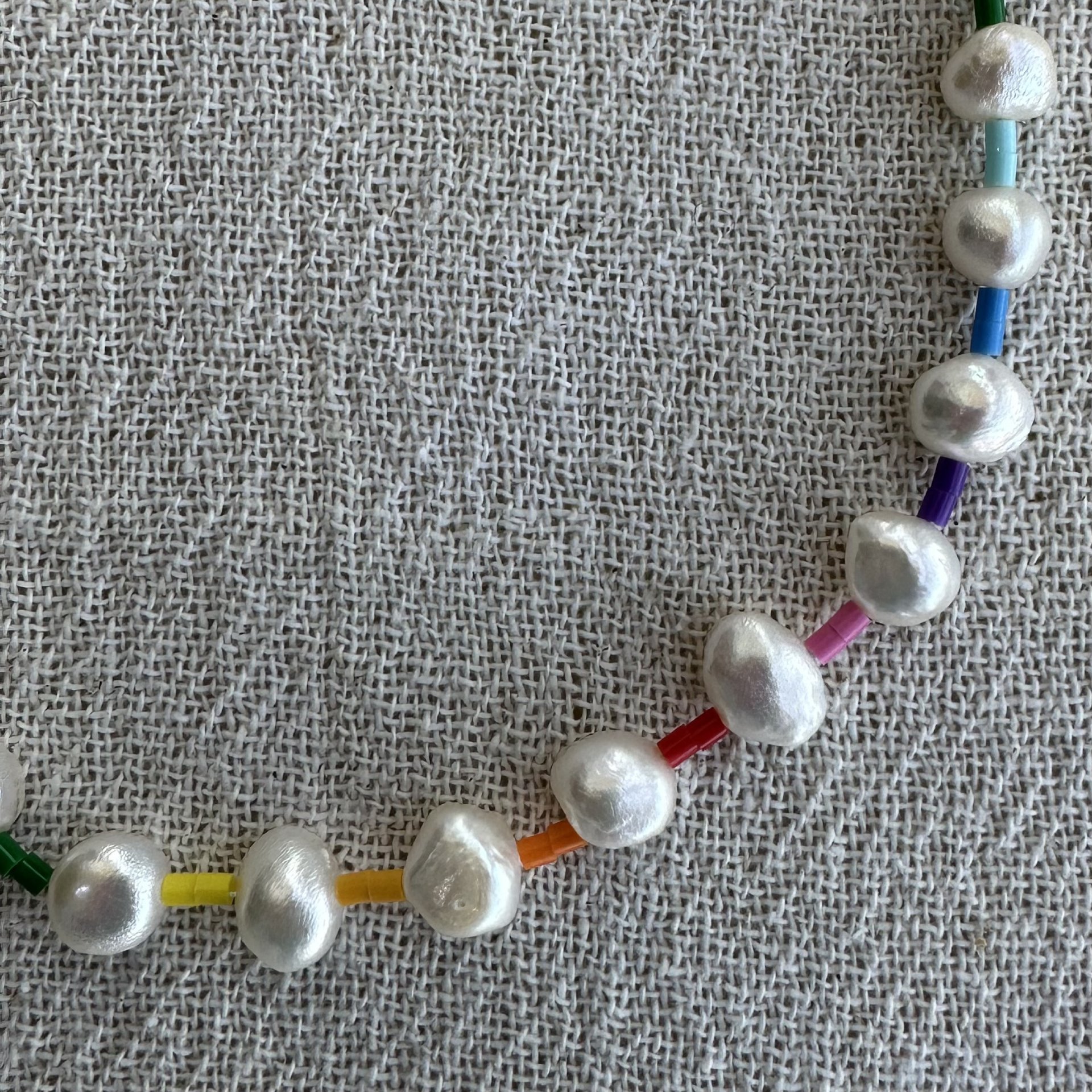 colar pérolas rainbow
