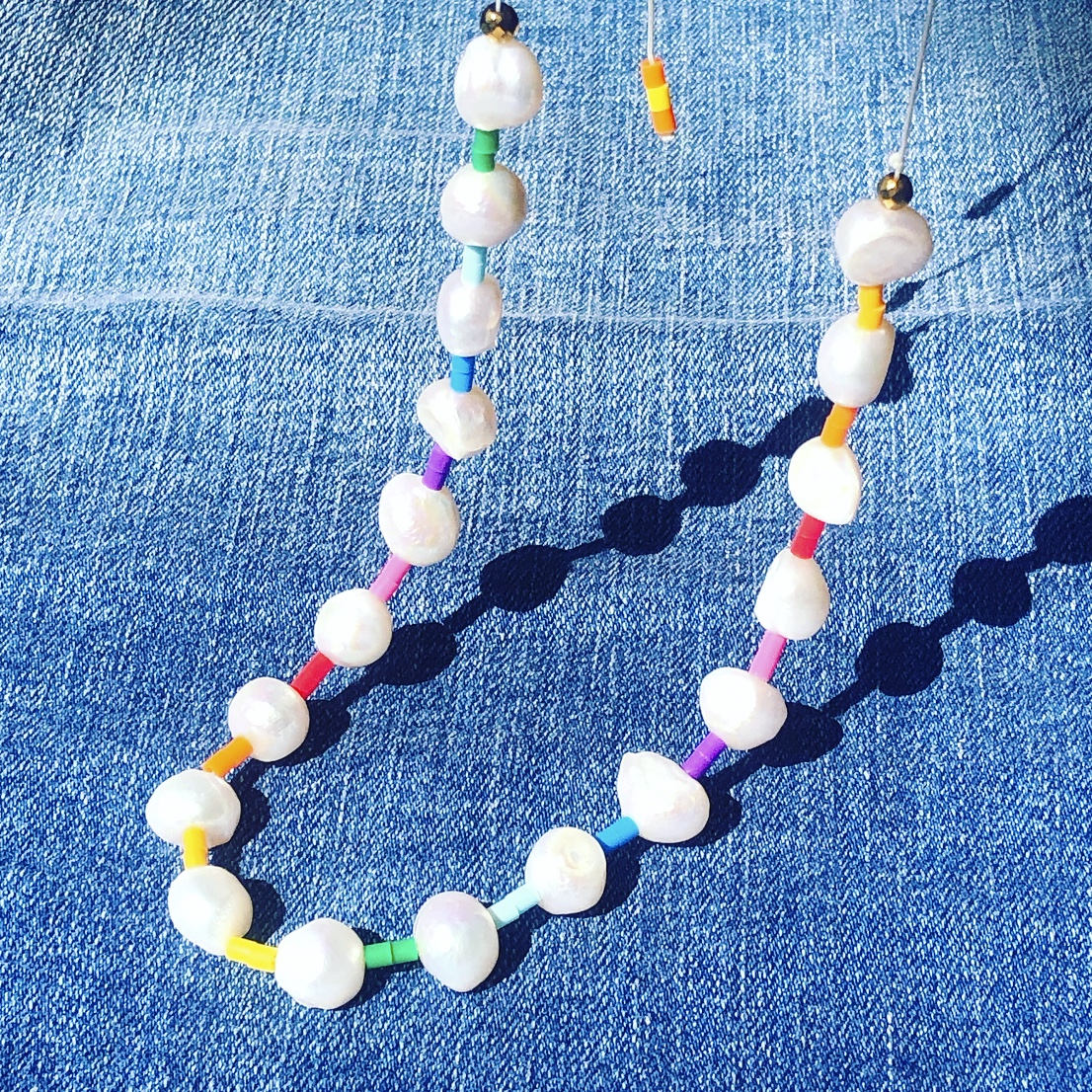 colar pérolas rainbow