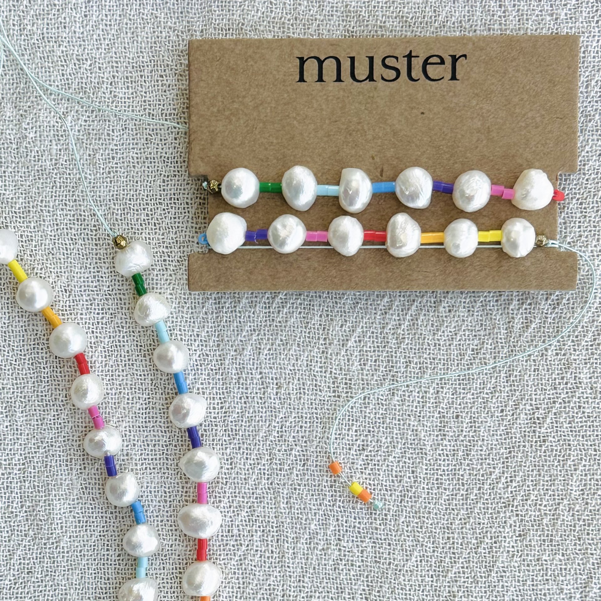 colar pérolas rainbow