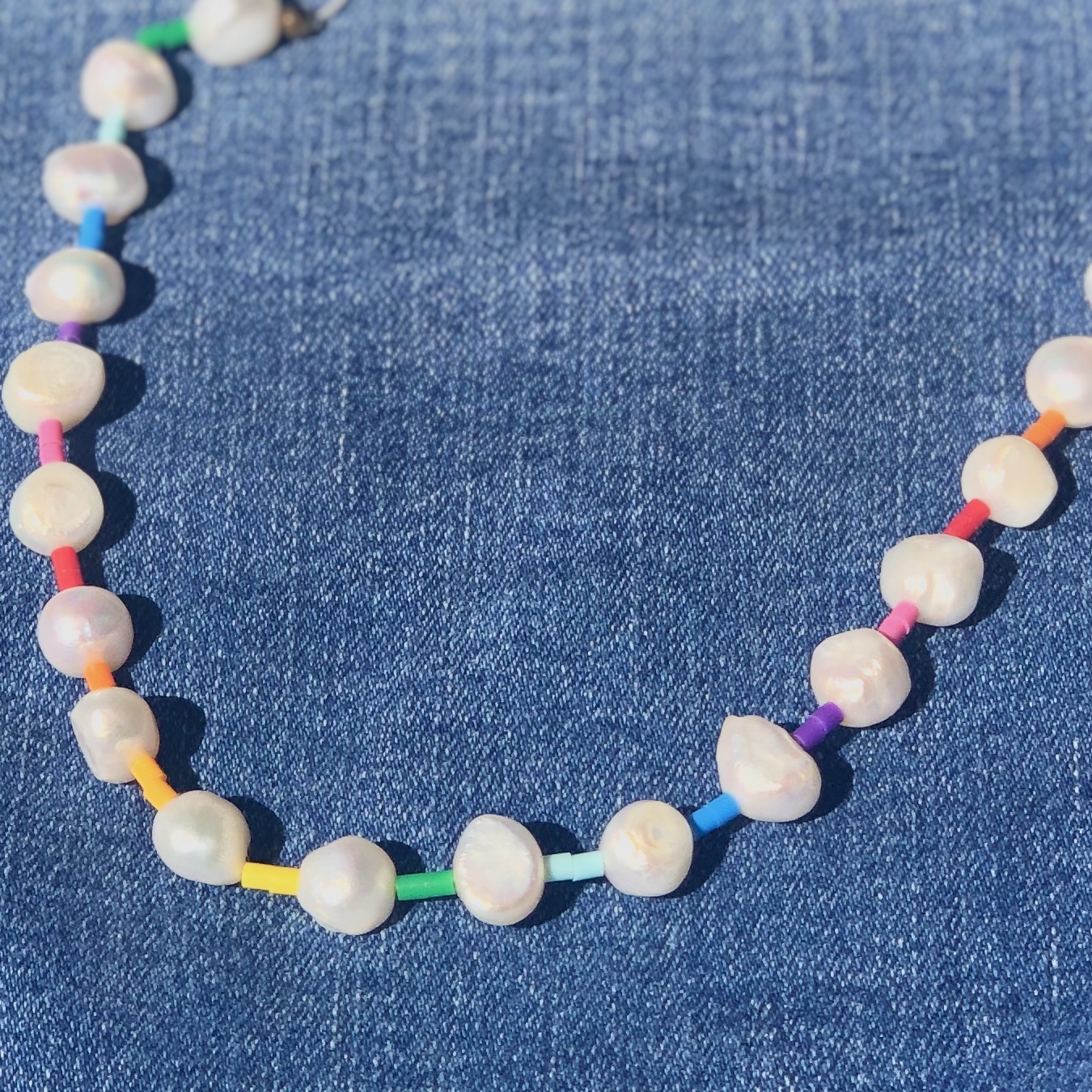 colar pérolas rainbow