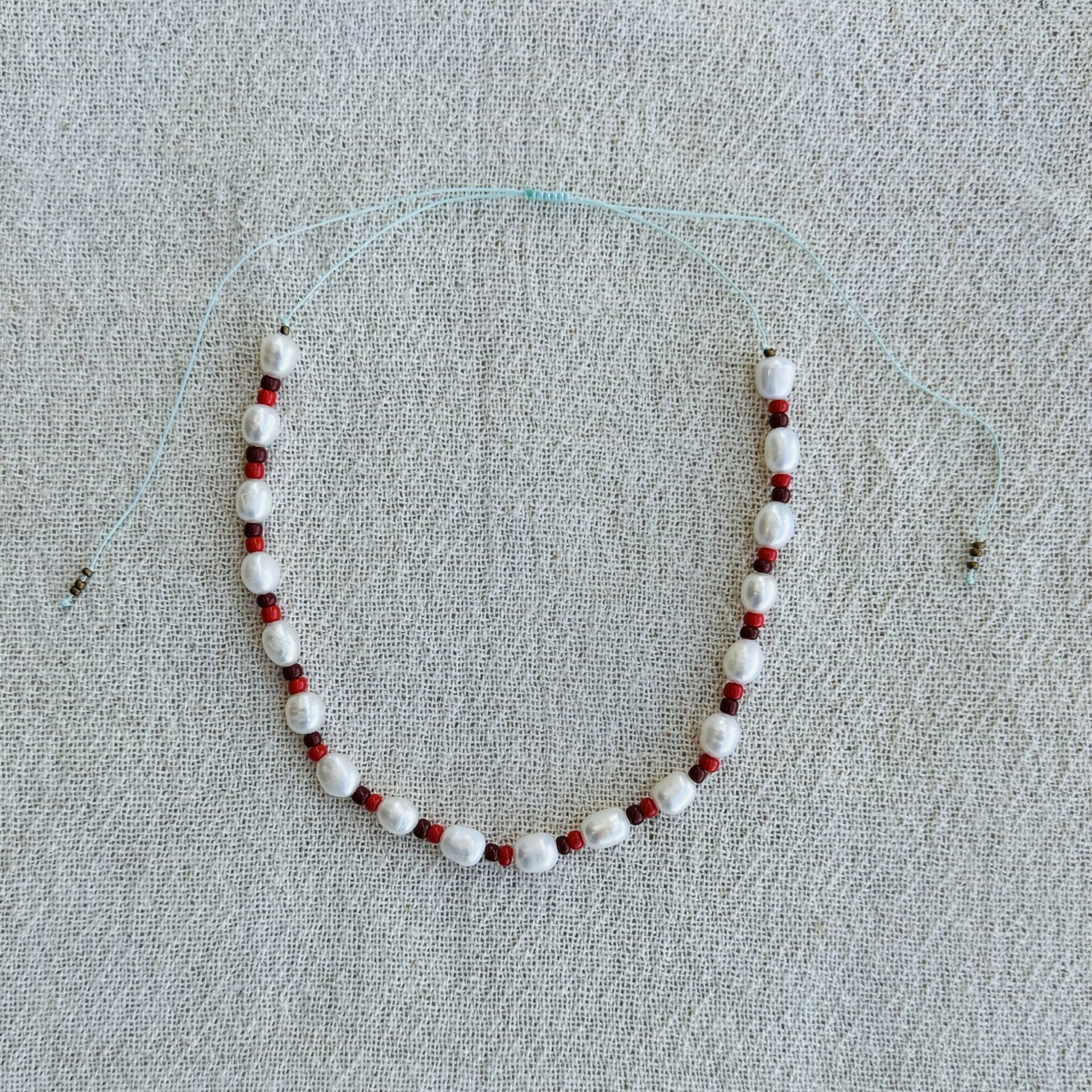 colar pérolas terrosos