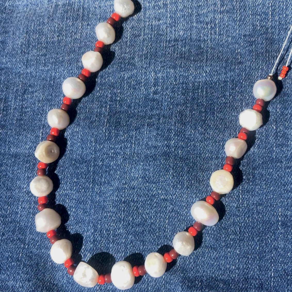 colar pérolas terrosos