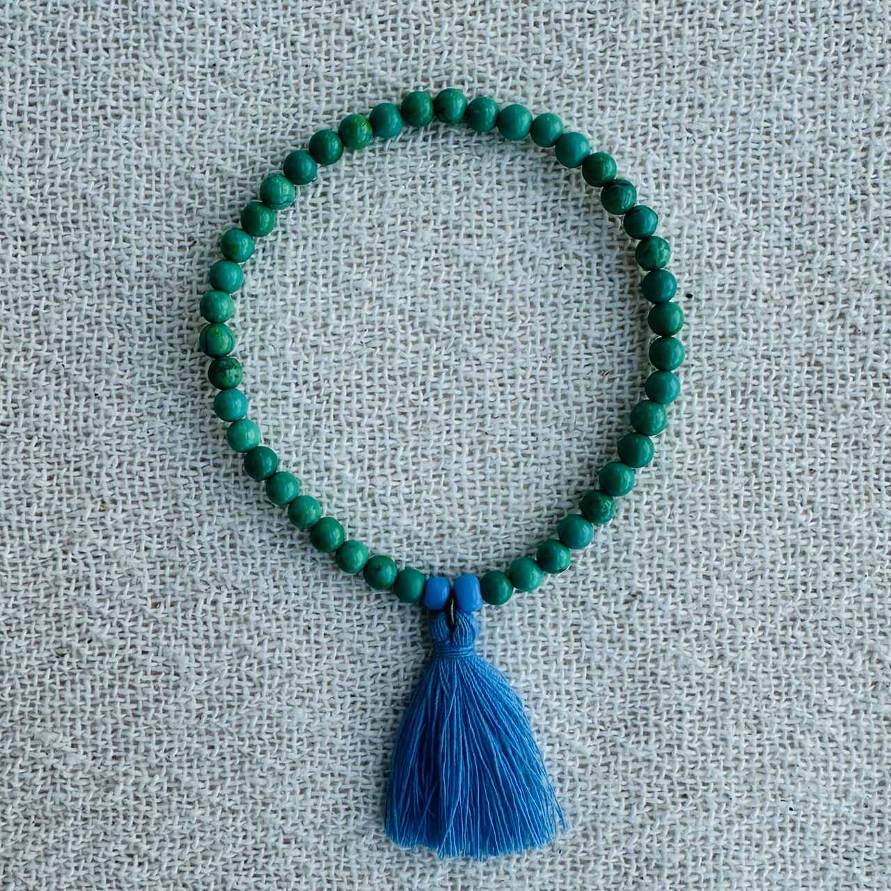 pulseira beads vermelho e branco