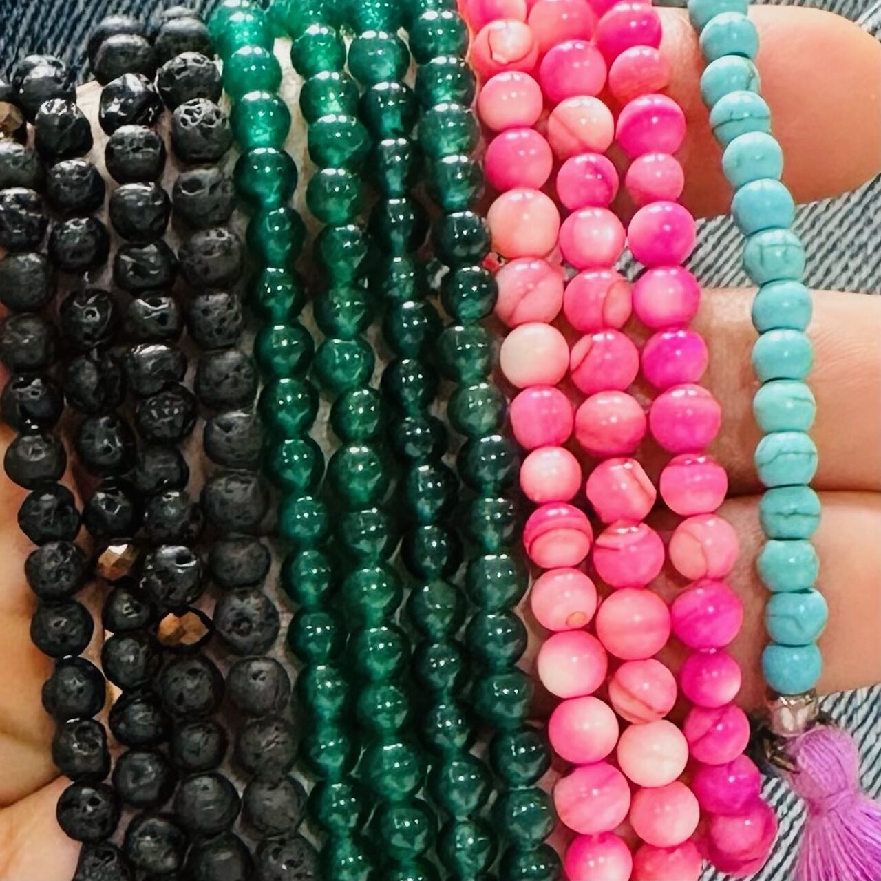 pulseira beads vermelho e branco