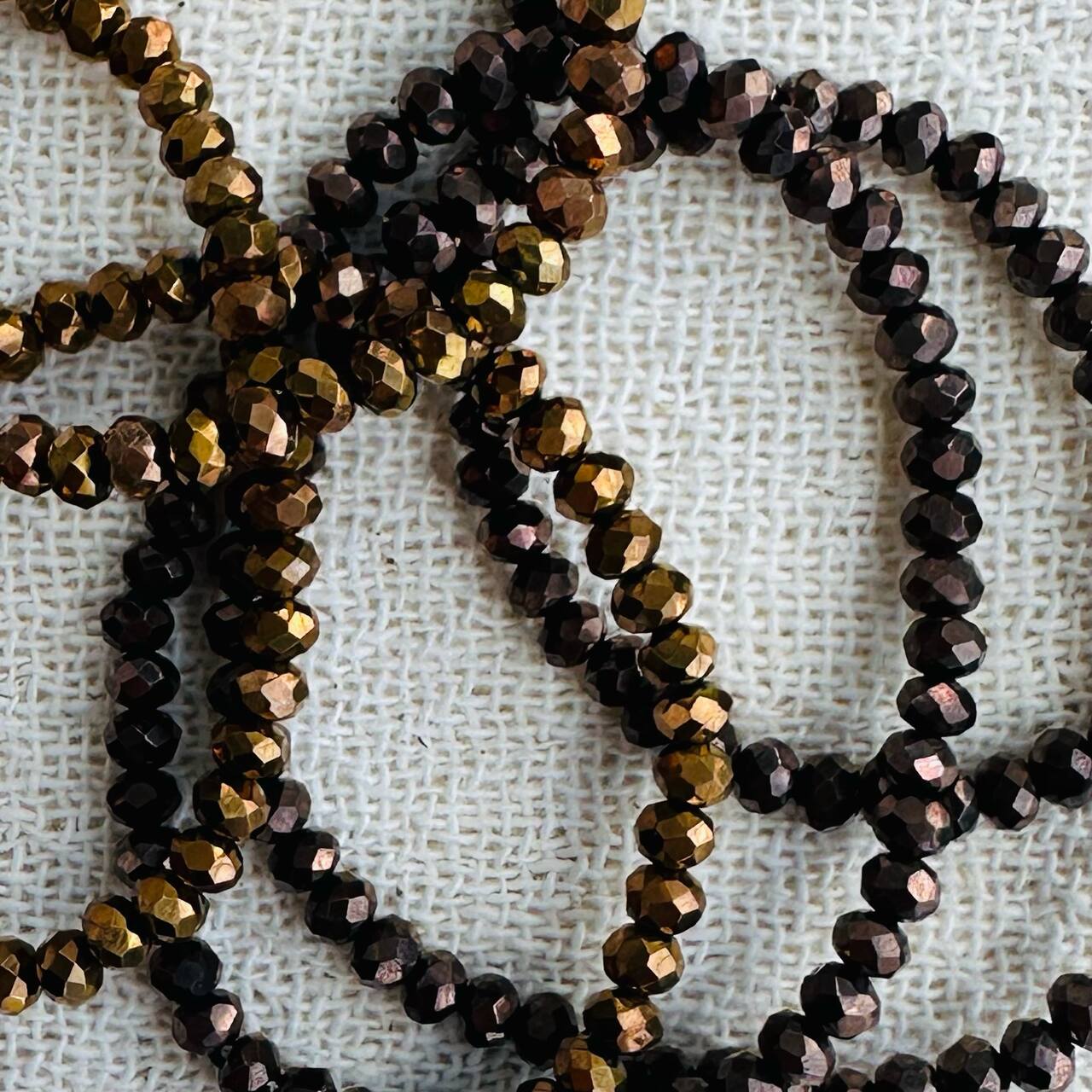 pulseira beads vermelho e branco