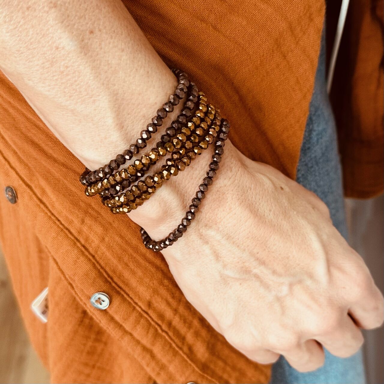 pulseira beads vermelho e branco