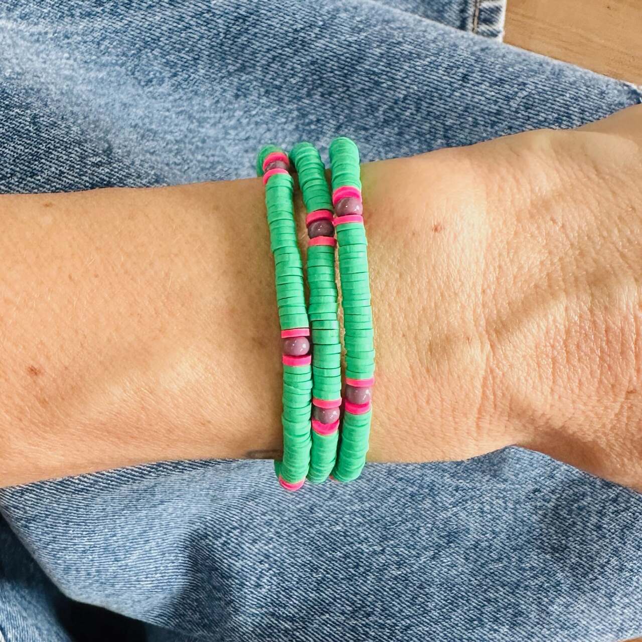 pulseira beads vermelho e branco