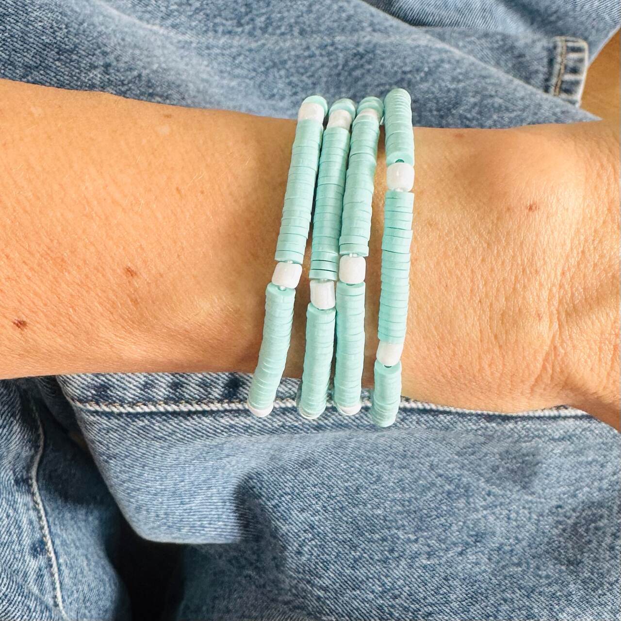 pulseira beads vermelho e branco