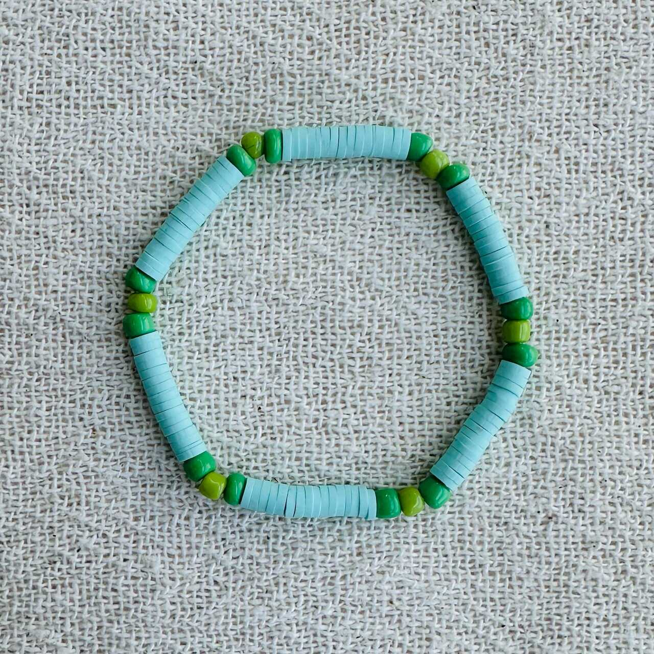 pulseira beads vermelho e branco