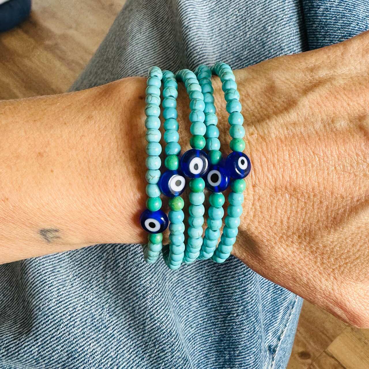 pulseira beads vermelho e branco