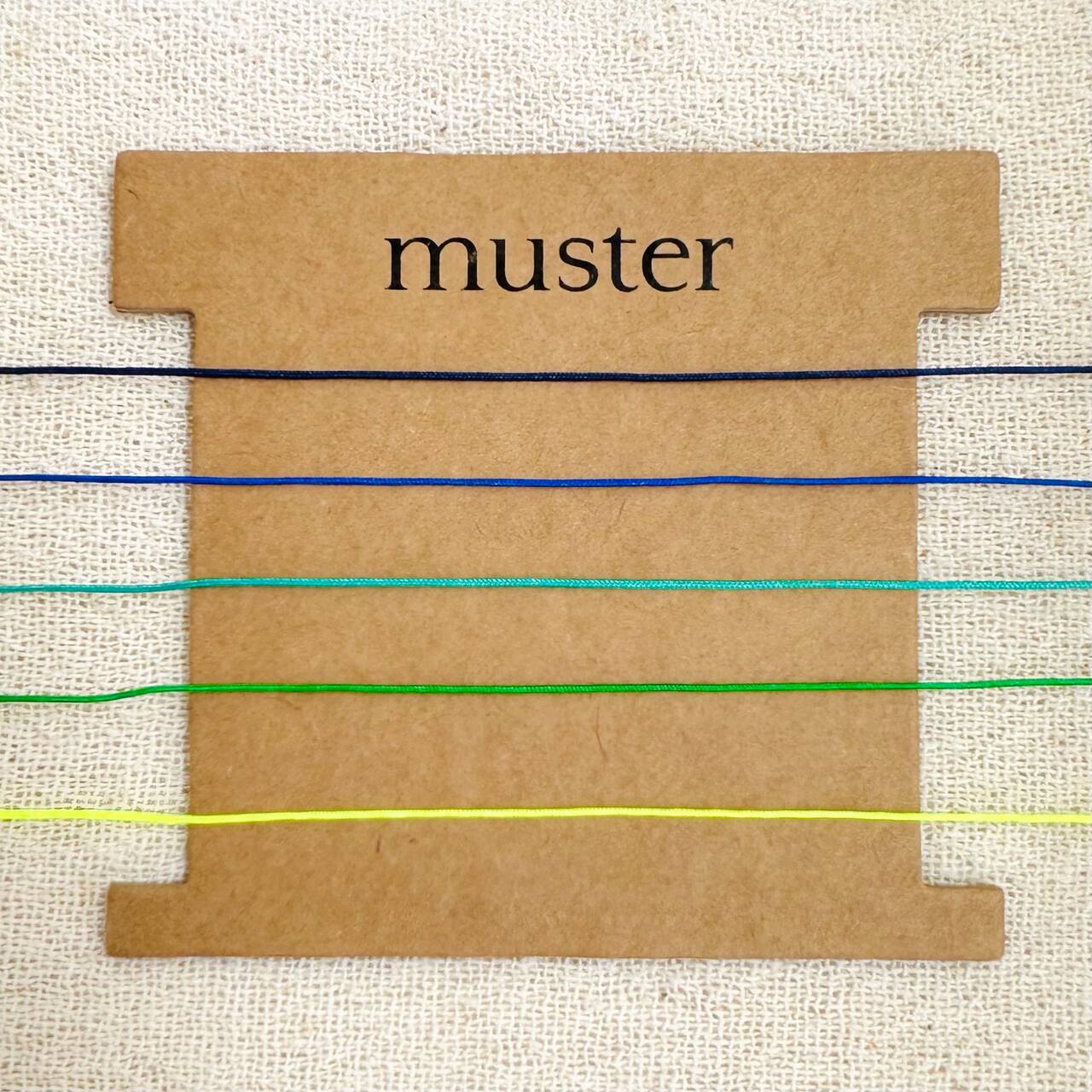 pulseira beads vermelho e branco